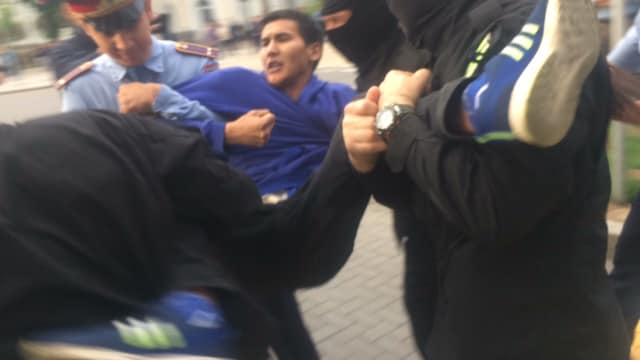 Массовые задержания на площади в Алматы в день инаугурации Касым Жомарт Токаева