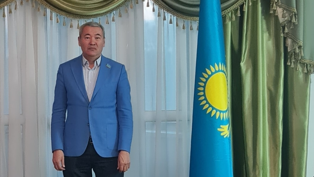 Қазақ тілін талап еткені үшін сотталған Мирболат Бишуиновты халық батыры деп тану керек!